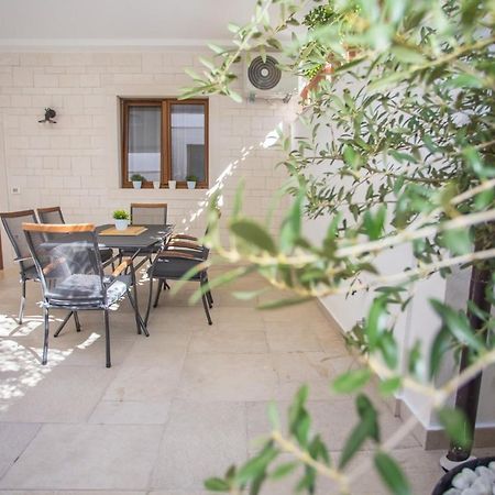 Holiday Home Camellia Пореч Экстерьер фото