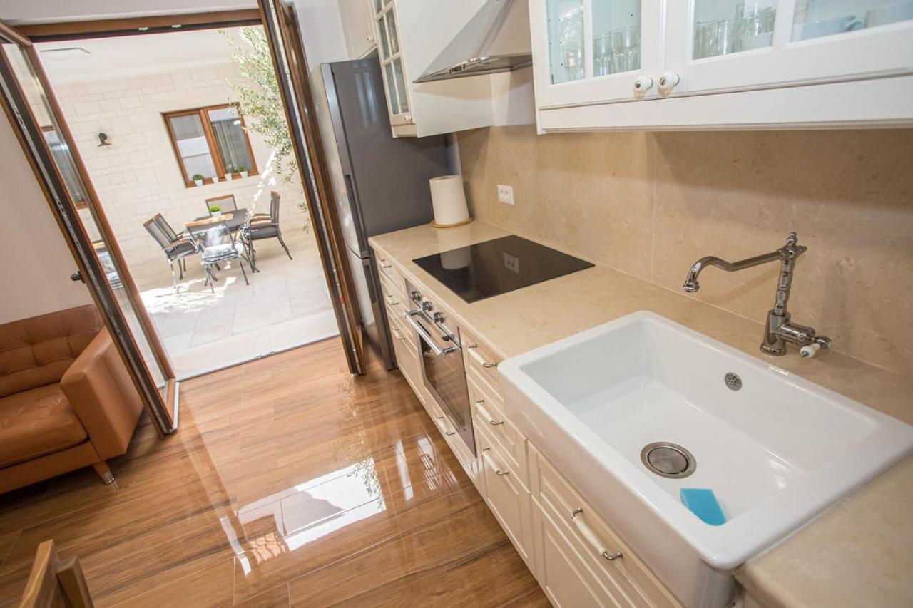 Holiday Home Camellia Пореч Экстерьер фото