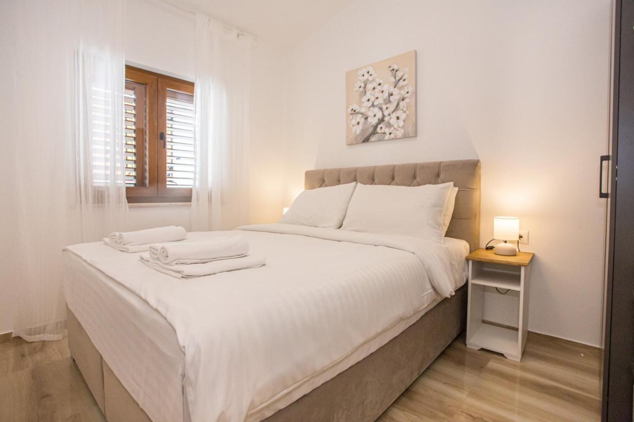 Holiday Home Camellia Пореч Экстерьер фото