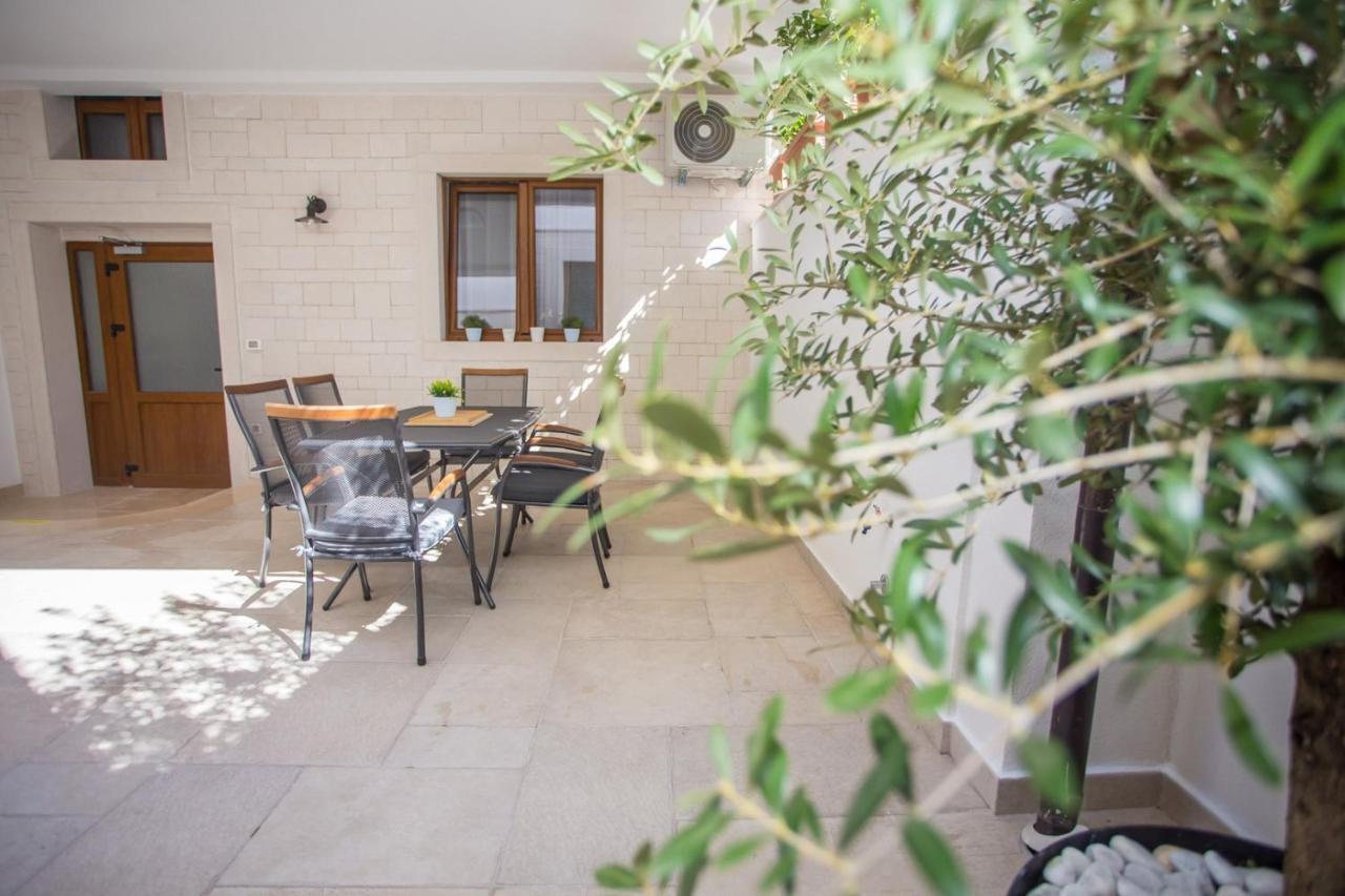 Holiday Home Camellia Пореч Экстерьер фото