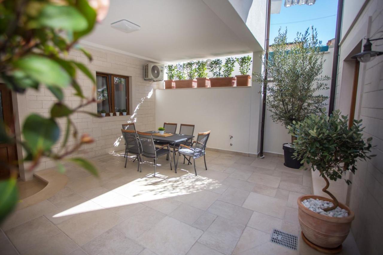 Holiday Home Camellia Пореч Экстерьер фото