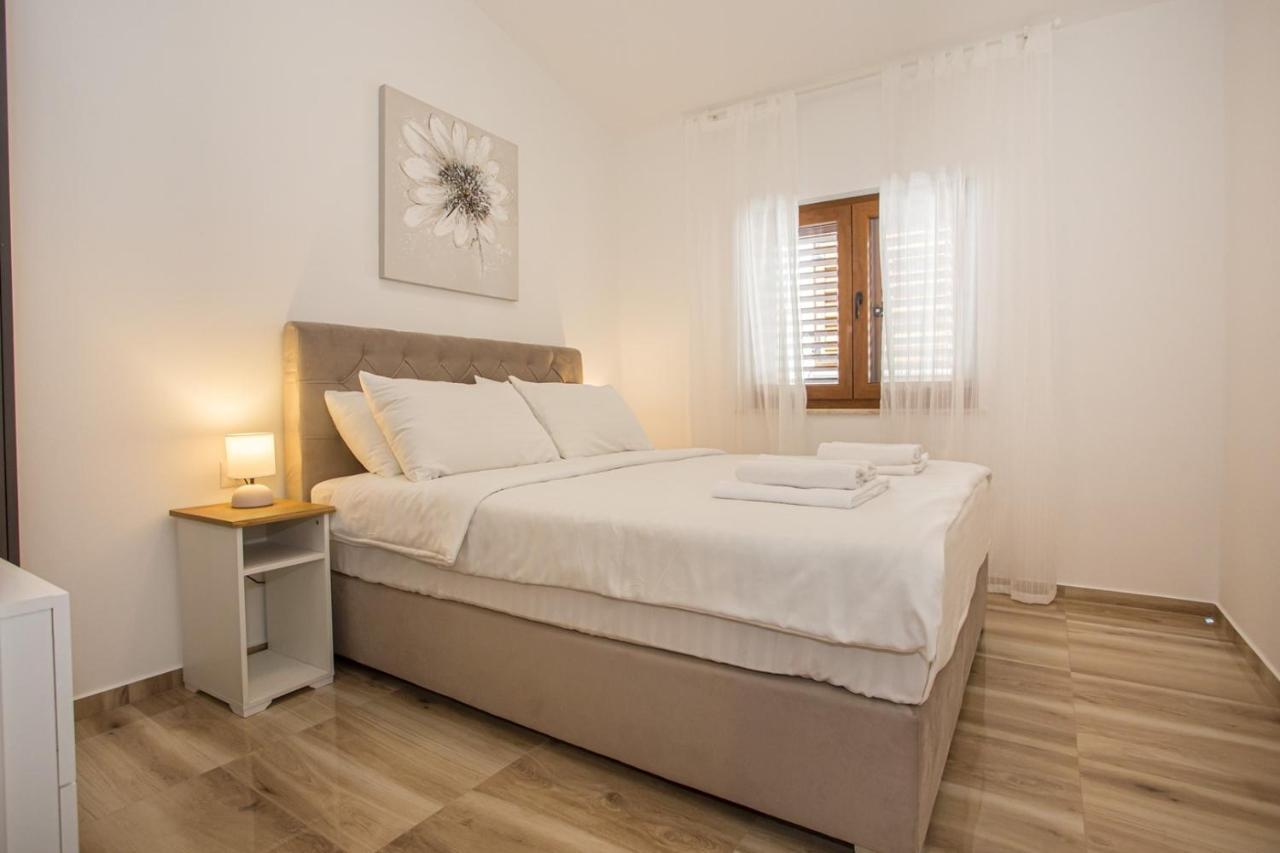 Holiday Home Camellia Пореч Экстерьер фото